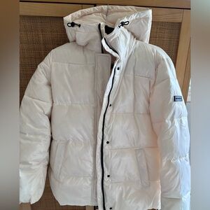 New, never worn. Puffer Jacket. Size M, Cream in color.